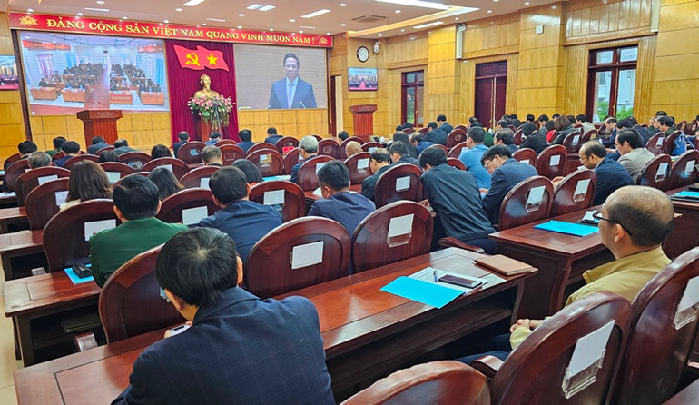 Các đại biểu học tập, quán triệt các Nghị quyết Hội nghị Trung ương lần thứ 8 tại Tỉnh ủy Thanh Hóa.