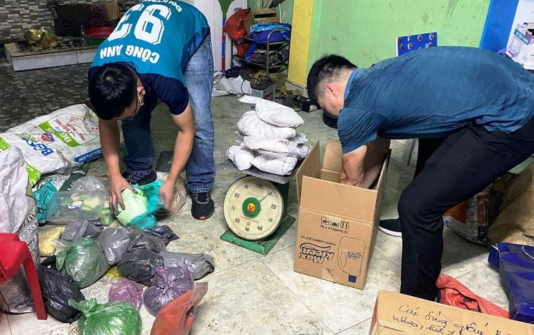 Lực lượng chức năng phát hiện, thu giữ nhiều nguyên, vật liệu phục vụ sản xuất pháo trái phép.