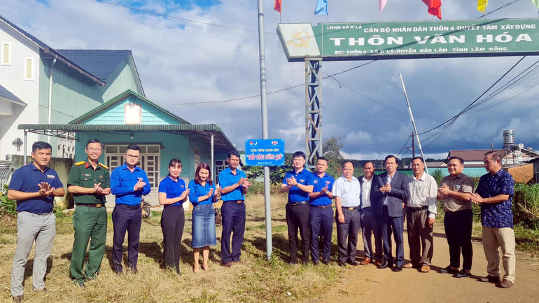 Khánh thành công trình thanh niên “thắp sáng đường quê” tại huyện Bảo Lâm, tỉnh Lâm Đồng.