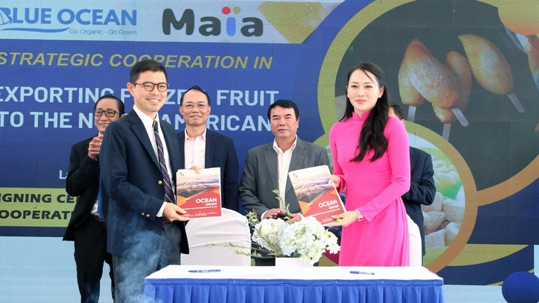 Tổng Giám đốc Blue Ocean JSC Phạm Thị Ngọc Thạch và Trưởng phòng kinh doanh Công ty Maia Tatsuhiko Hoshino ký kết biên bản ghi nhớ hợp tác.