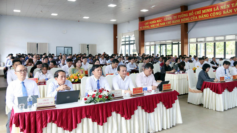 Đại biểu tham dự hội nghị.