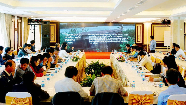 Đại biểu trình bày tham luận tại hội thảo. Đại biểu trình bày tham luận tại hội thảo.