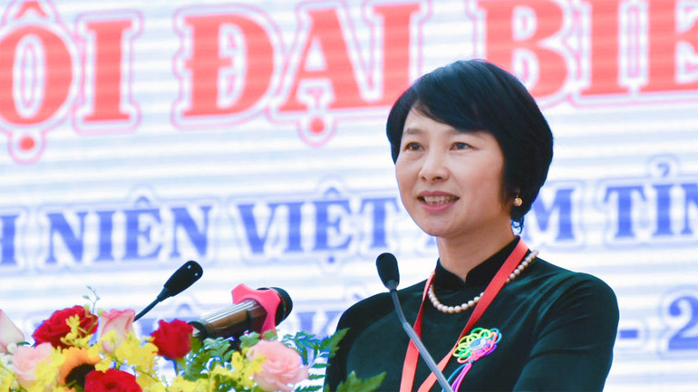 Phó Bí thư Tỉnh ủy, Chủ tịch Hội đồng nhân dân tỉnh Lâm Đồng Phạm Thị Phúc phát biểu tại đại hội.