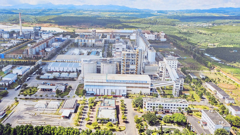 Toàn cảnh nhà máy Alumina Lâm Đồng.