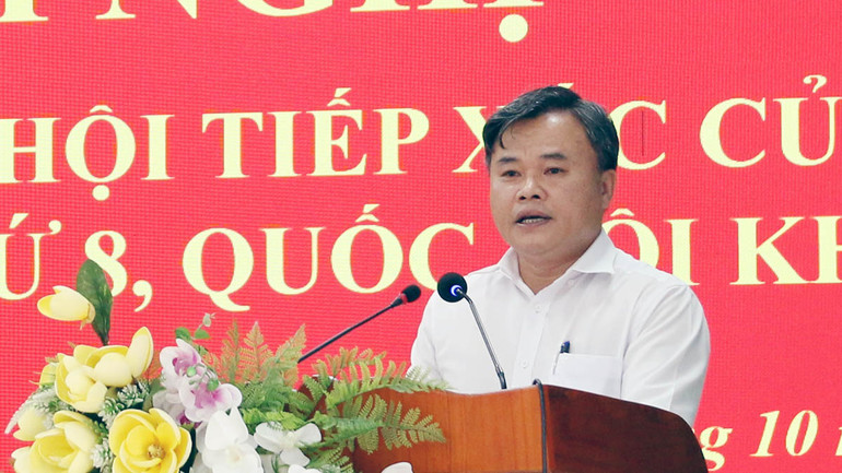 Chủ tịch Ủy ban nhân dân huyện Đức Trọng Lê Nguyên Hoàng giải trình một số kiến nghị của cử tri theo thẩm quyền.