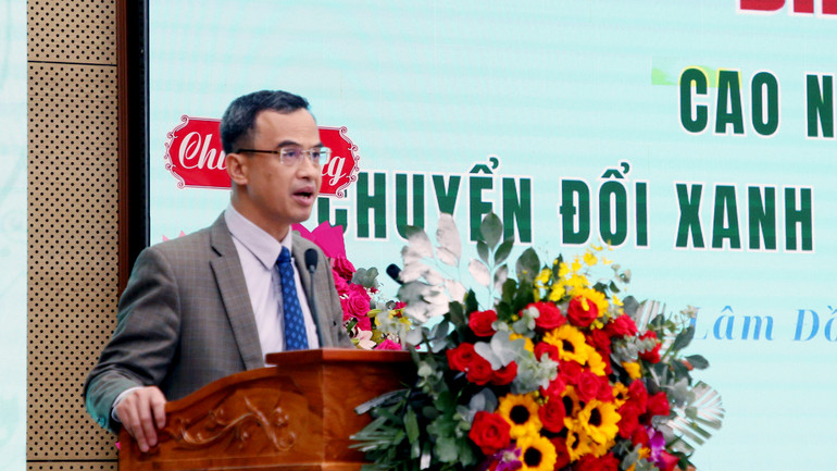 Đại biểu tham luận tại diễn đàn.