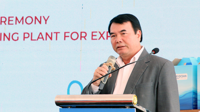 Phó Chủ tịch Ủy ban nhân dân tỉnh Lâm Đồng Phạm S phát biểu tại buổi lễ.