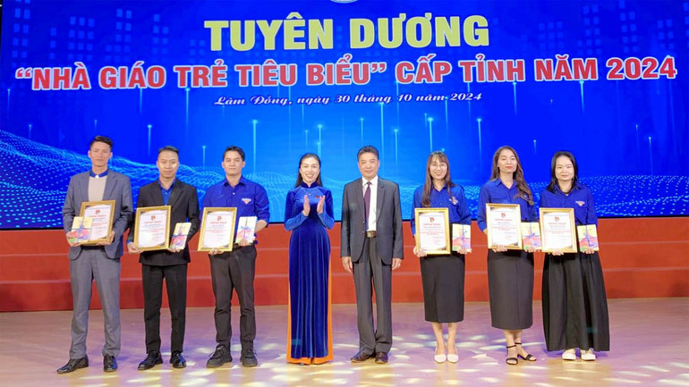 Các nhà giáo trẻ tiêu biểu được tuyên dương.
