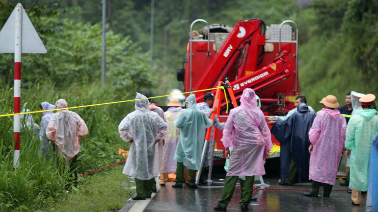 Lực lượng chức năng triển khai công tác cứu hộ cứu nạn.