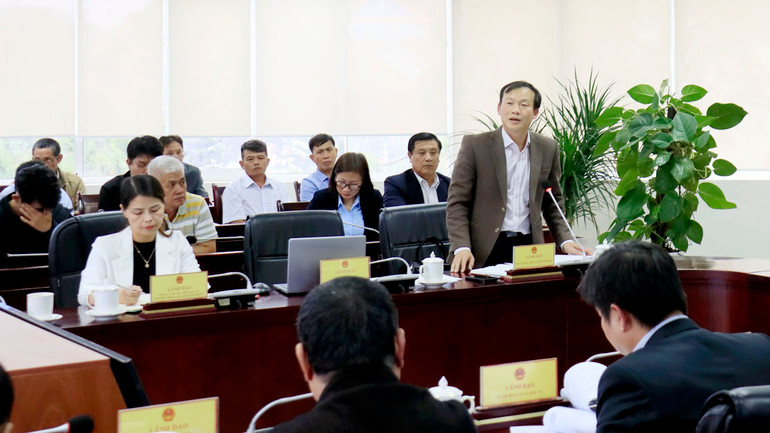 Lãnh đạo địa phương, sở ngành liên quan giải đáp kiến nghị của các tổ chức, cá nhân là chủ thể mô hình du lịch canh nông trên địa bàn Lâm Đồng.