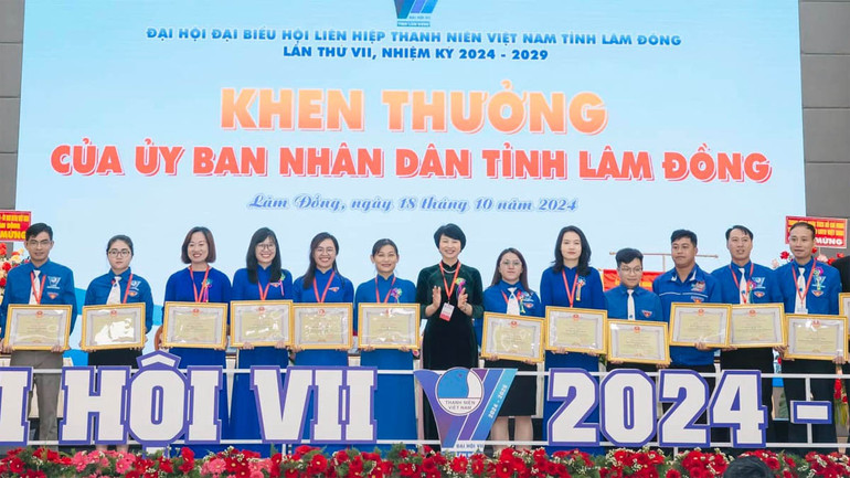 Các tập thể, cá nhân có thành tích xuất sắc được tặng bằng khen của Chủ tịch Ủy ban nhân dân tỉnh Lâm Đồng.