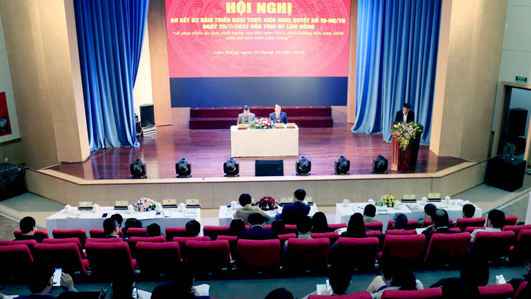 Quang cảnh hội nghị.