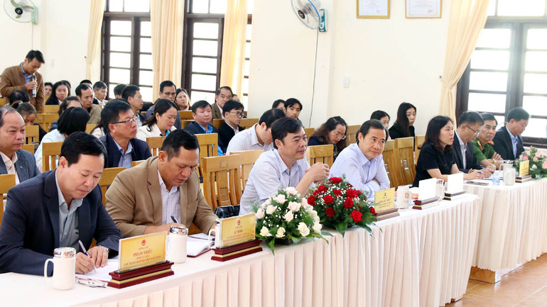 Lãnh đạo tỉnh Lâm Đồng và thành phố Đà Lạt tại buổi tiếp xúc cử tri.