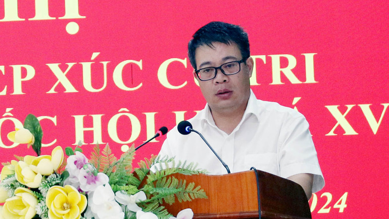 Phó Chủ tịch Ủy ban nhân dân tỉnh Lâm Đồng Nguyễn Ngọc Phúc giải trình một số kiến nghị của cử tri theo thẩm quyền.