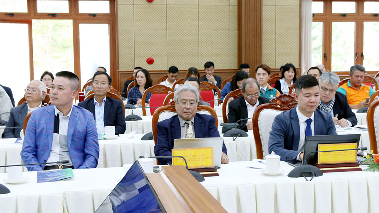 Đại biểu tham dự diễn đàn.