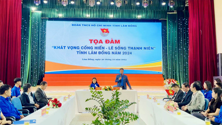 Quang cảnh tọa đàm.