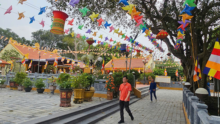 Chùa Sùng Nghiêm-Đền, nghè Yên Vực bên bờ tả sông Mã, điểm đến của du khách.