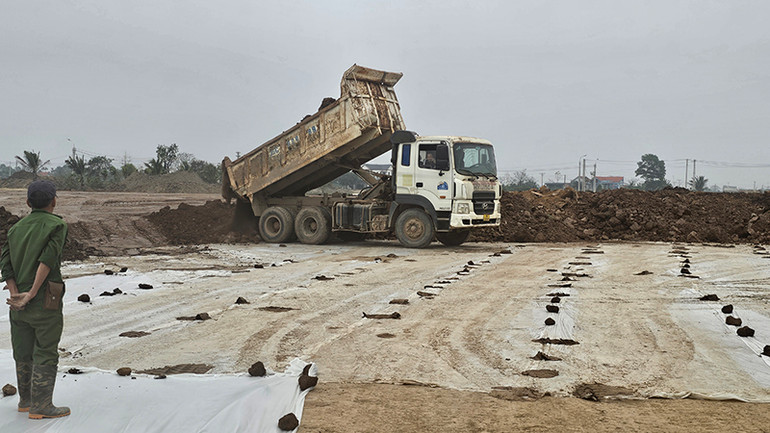 Xử lý nền đất yếu trên tuyến đường bộ ven biển qua huyện Nga Sơn, tỉnh Thanh Hóa.