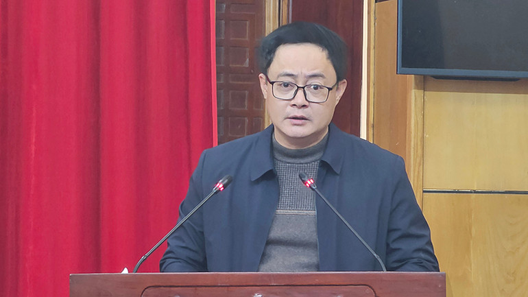 Bí thư Huyện ủy Nga Sơn phát biểu tại hội nghị.