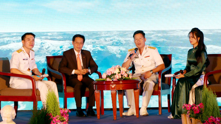 Thượng tá Nguyễn Ngọc Dương, Chính ủy Trung đoàn 196 chia sẻ tại chương trình. Thượng tá Nguyễn Ngọc Dương, Chính ủy Trung đoàn 196 chia sẻ tại chương trình.