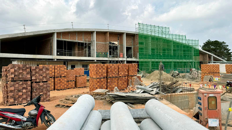 Công trình thi công sai giấy phép tại dự án tòa nhà câu lạc bộ golf Đà Lạt.