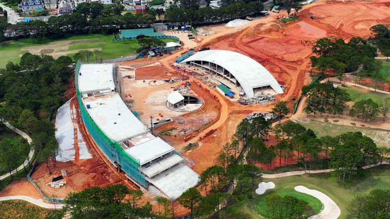 Khối công trình không phép và sai phép tại dự án tòa nhà câu lạc bộ golf Đà Lạt.