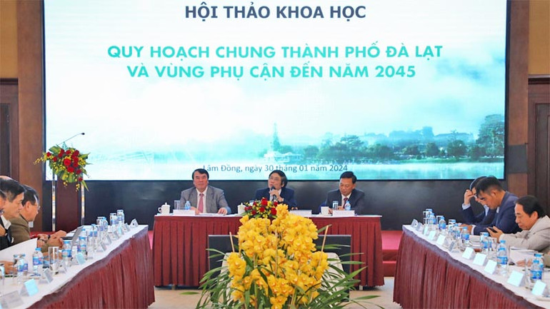 Các đồng chí chủ trì hội thảo.