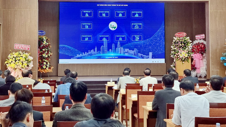 Giới thiệu hệ thống Trung tâm IOC Sở Xây dựng tỉnh Lâm Đồng tại lễ khai trương.