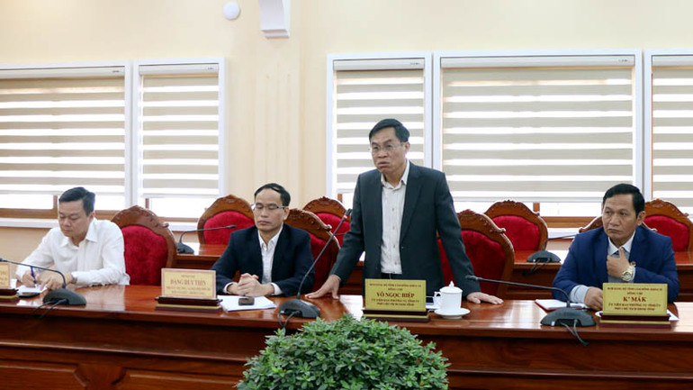 Phó Chủ tịch Ủy ban nhân dân tỉnh Lâm Đồng Võ Ngọc Hiệp phát biểu ý kiến tại buổi làm việc.