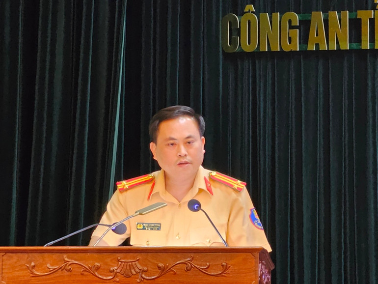 Lãnh đạo Phòng Cảnh sát giao thông, Công an tỉnh Thanh Hóa tại hội nghị triển khai Kế hoạch hành động thực hiện Chỉ thị 10 của Thủ tướng Chính phủ.