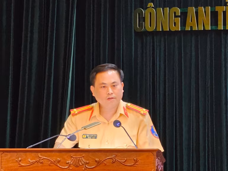 Lãnh đạo Phòng Cảnh sát giao thông, Công an tỉnh Thanh Hóa tại hội nghị triển khai Kế hoạch hành động thực hiện Chỉ thị 10 của Thủ tướng Chính phủ.