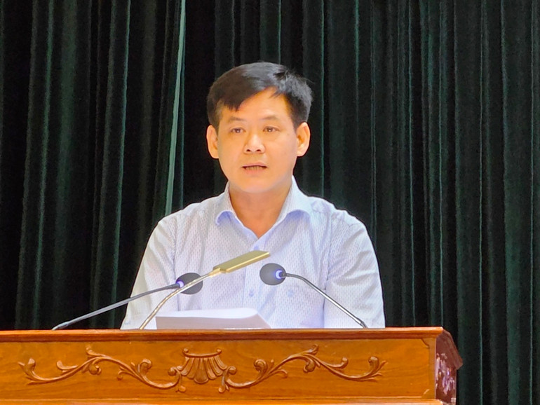 Lãnh đạo Liên đoàn Lao động tỉnh Thanh Hóa trao đổi giải pháp tăng cường phổ biến quy định bảo đảm an toàn giao thông tới người lao động.