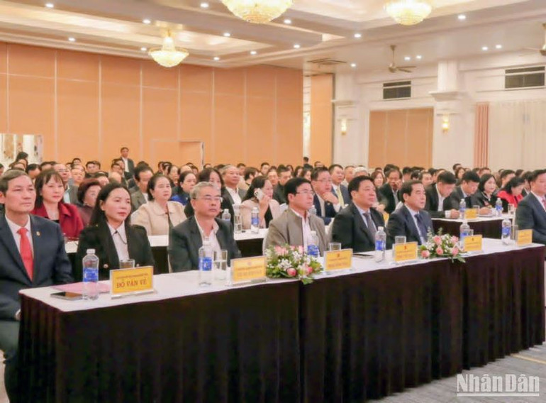 Các đại biểu dự buổi gặp mặt.