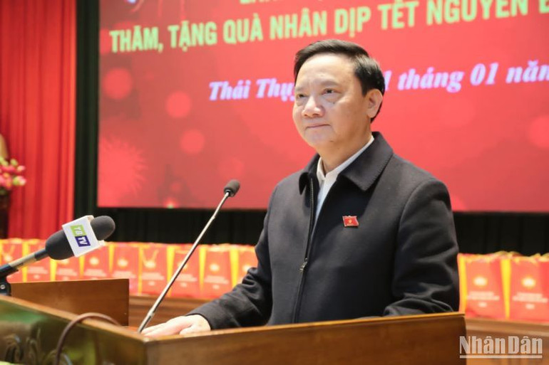 Phó Chủ tịch Quốc hội Nguyễn Khắc Định phát biểu tại các nơi đến thăm, tặng quà Tết.