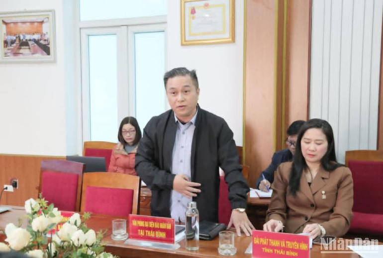 Trưởng Văn phòng đại diện Báo Nhân Dân tại tỉnh Thái Bình phát biểu tại buổi Họp báo.