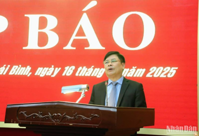 Phó Chủ tịch Ủy ban nhân dân tỉnh Thái Bình Phạm Văn Nghiêm phát biểu kết luận buổi họp báo.