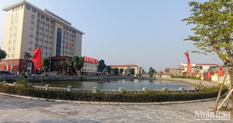 Nhiều công trình có kiến trúc đẹp, hài hòa với cảnh quan trên địa bàn thị trấn Tiền Hải.