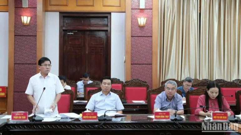 Trưởng Ban Tổ chức Tỉnh ủy Thái Bình Phạm Văn Tuân phát biểu ý kiến.