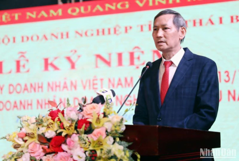 Chủ tịch Hiệp hội Doanh nghiệp tỉnh Thái Bình Đỗ Văn Vẻ cho biết, tiền thuế doanh nghiệp đóng góp chiếm hơn 62% tổng thu nội địa của tỉnh Thái Bình. Chủ tịch Hiệp hội Doanh nghiệp tỉnh Thái Bình Đỗ Văn Vẻ cho biết, tiền thuế doanh nghiệp đóng góp chiếm hơn 62% tổng thu nội địa của tỉnh Thái Bình.