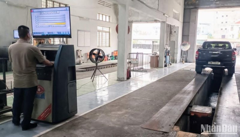 Hiện mỗi ngày, Trung tâm 1701D tiếp nhận khoảng 80 lượt phương tiện đến thực hiện kiểm định theo quy định.