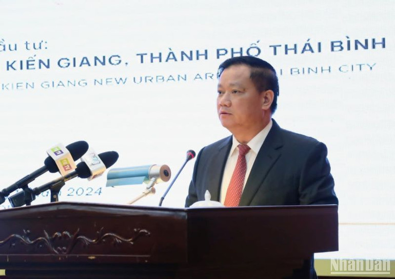 Chủ tịch Ủy ban nhân dân tỉnh Thái Bình Nguyễn Khắc Thận đánh giá cao ý tưởng xây dựng Khu đô thị mới Kiến Giang của liên danh đầu tư.