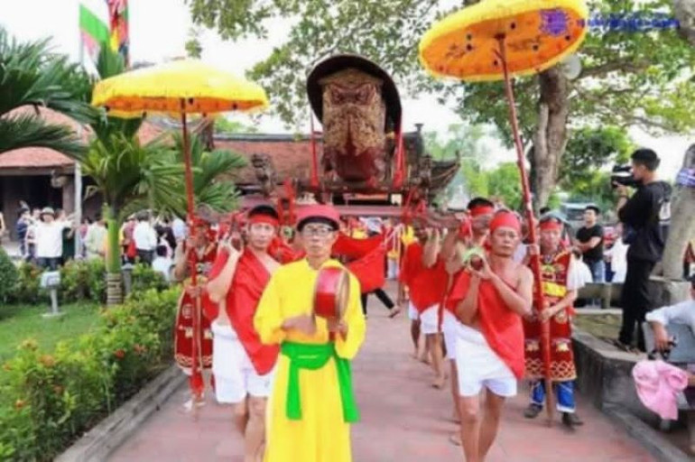 Lễ rước kiệu Thánh trong lễ hội chùa Keo. (Ảnh: Nguyễn Thuyên)