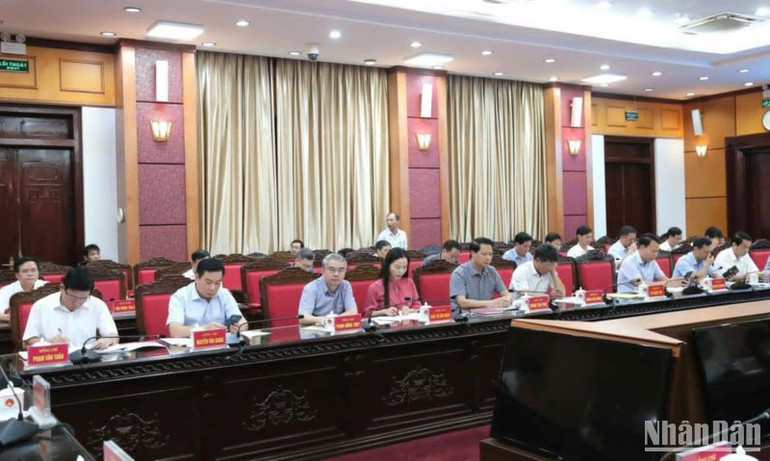 Các đại biểu dự Hội nghị công bố.