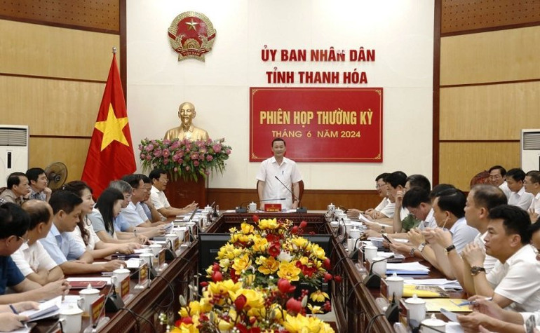 Lãnh đạo tỉnh Thanh Hóa phát biểu tại phiên họp.