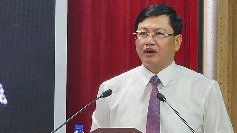 Phó Chủ tịch Ủy ban nhân dân tỉnh Thanh Hóa Mai Xuân Liêm phát biểu tại hội thảo.