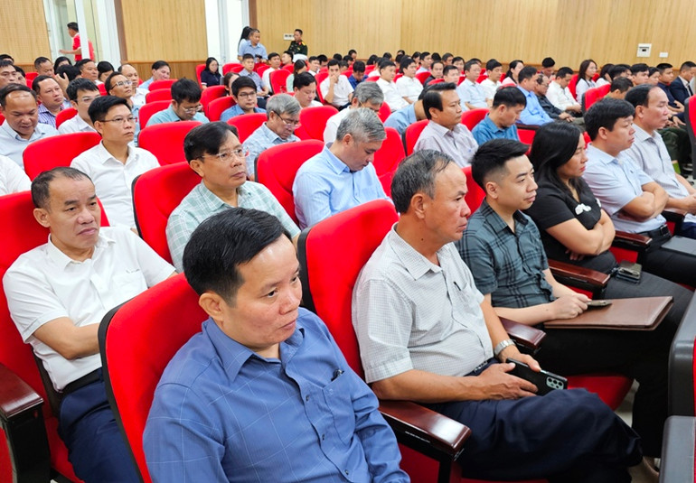 Các đại biểu tham dự hội thảo.