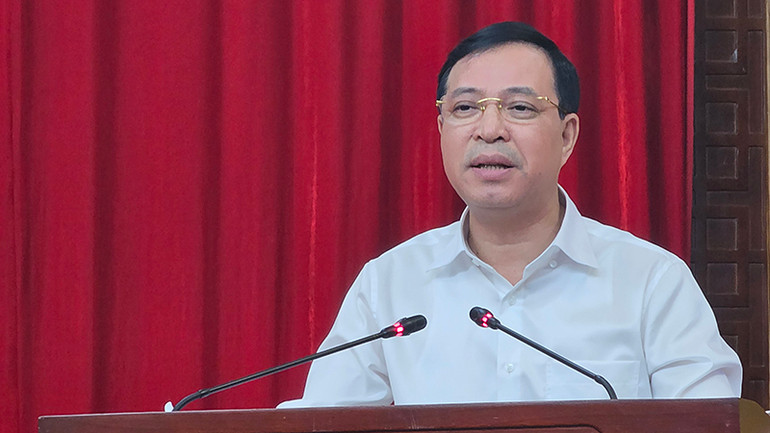 Phó Bí thư Thường trực Tỉnh ủy Thanh Hóa Lại Thế Nguyên phát biểu tại hội nghị.