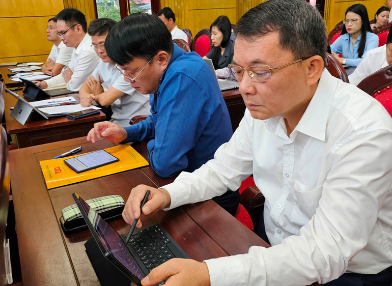 Các đại biểu tham dự hội nghị.