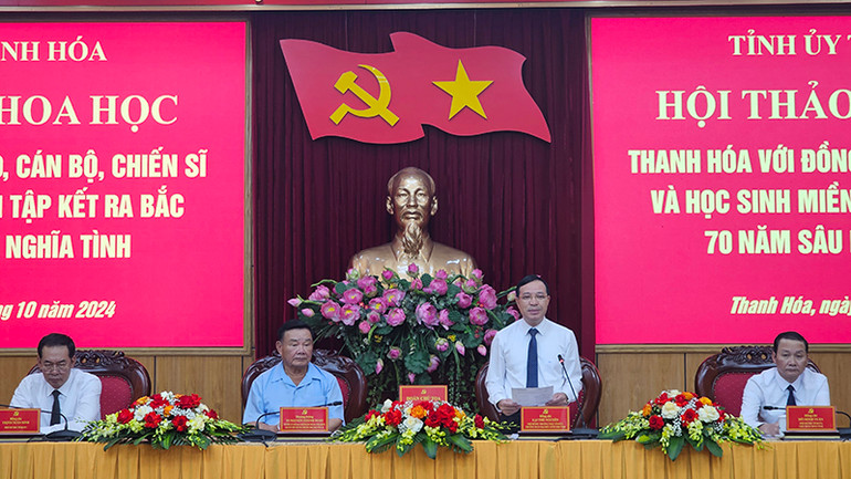 Đoàn chủ tọa điều hành hội thảo.