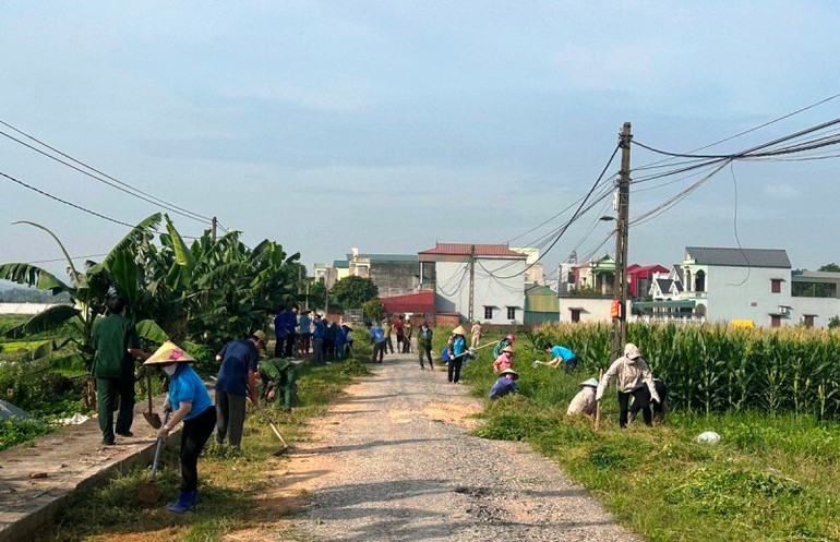 Nhân dân Thanh Hóa ra quân làm vệ sinh môi trường. Nhân dân Thanh Hóa ra quân làm vệ sinh môi trường.